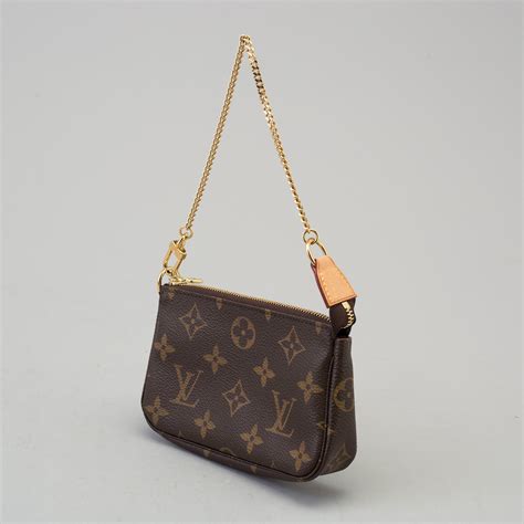 tiny louis vuitton purse.